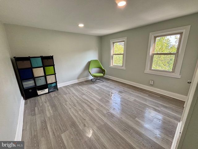 16 E FEDERAL ST, Burlington, NJ 08016