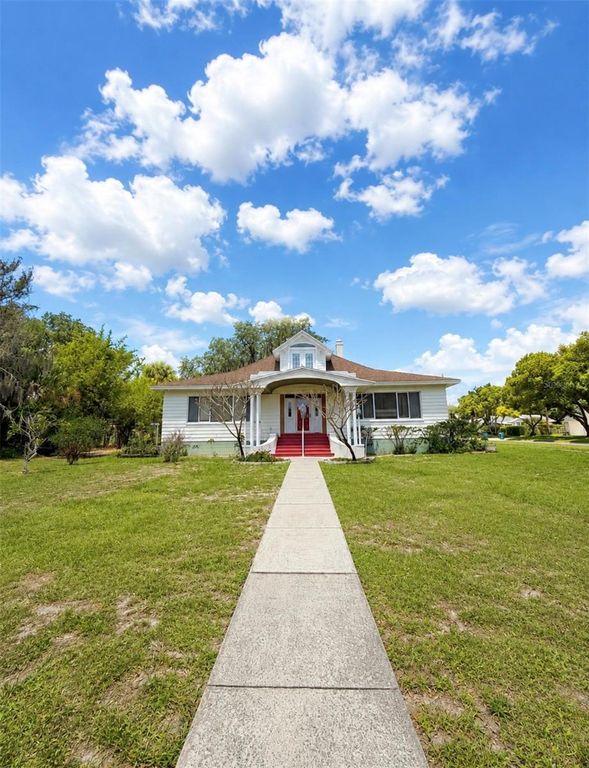 102 S LAKESHORE BOULEVARD, Lake Wales, FL 33853