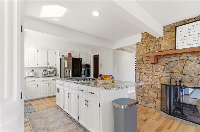 222 NW Locust Street, Lee's Summit, MO 64064