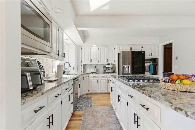 222 NW Locust Street, Lee's Summit, MO 64064