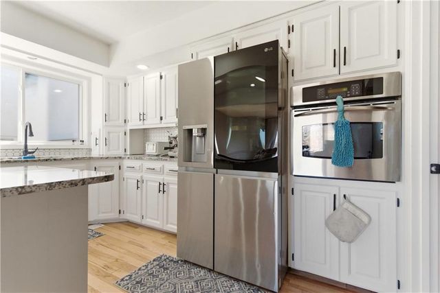 222 NW Locust Street, Lee's Summit, MO 64064