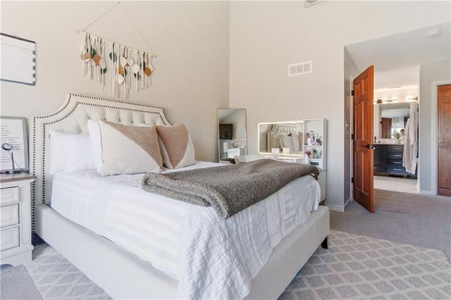 222 NW Locust Street, Lee's Summit, MO 64064