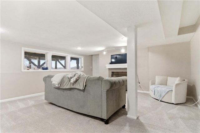 222 NW Locust Street, Lee's Summit, MO 64064
