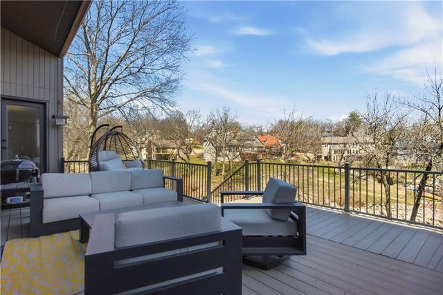 222 NW Locust Street, Lee's Summit, MO 64064