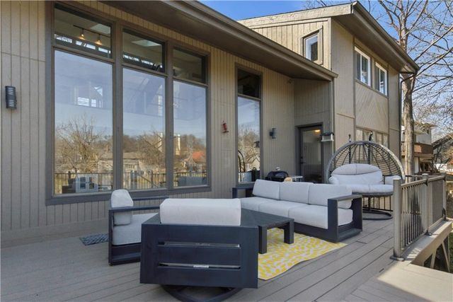 222 NW Locust Street, Lee's Summit, MO 64064