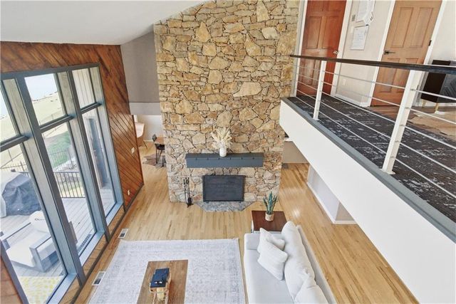 222 NW Locust Street, Lee's Summit, MO 64064