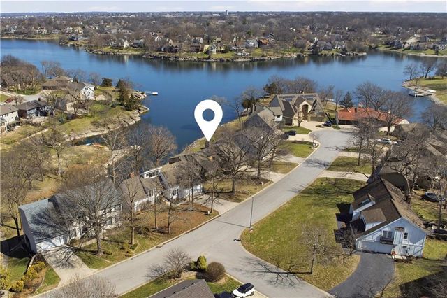 222 NW Locust Street, Lee's Summit, MO 64064