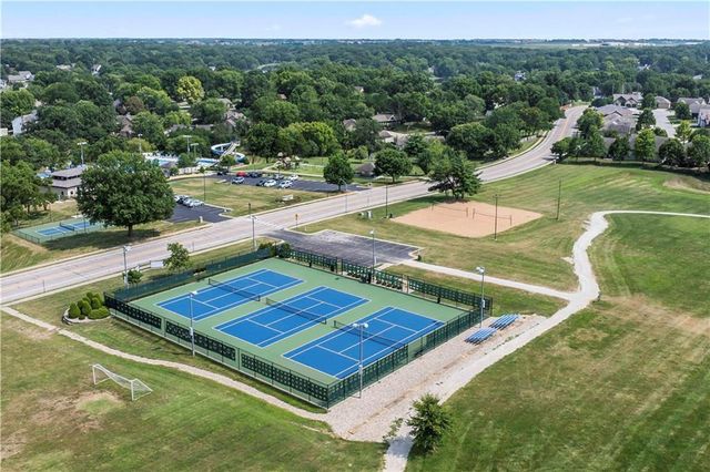 222 NW Locust Street, Lee's Summit, MO 64064