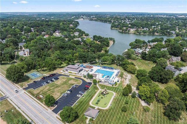 222 NW Locust Street, Lee's Summit, MO 64064