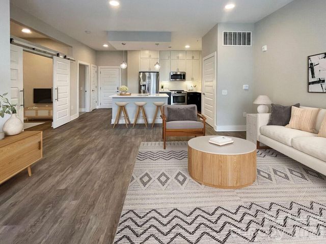 500 W Trade Street A1.T, Charlotte, NC 28202