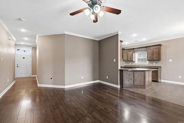 26 Oak Tree, Conway, AR 72034