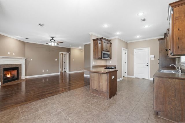 26 Oak Tree, Conway, AR 72034