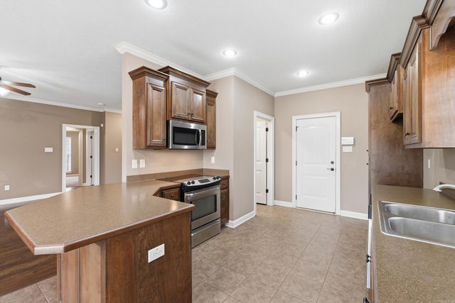 26 Oak Tree, Conway, AR 72034