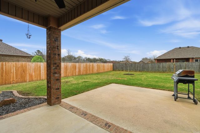 26 Oak Tree, Conway, AR 72034