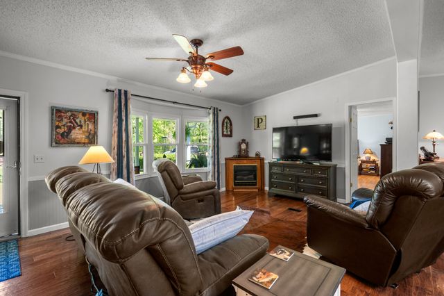 1431 Flatwood Rd, New Johnsonville, TN 37134