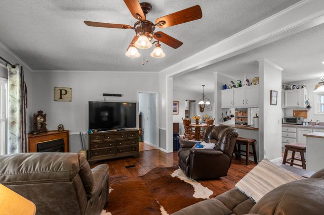 1431 Flatwood Rd, New Johnsonville, TN 37134