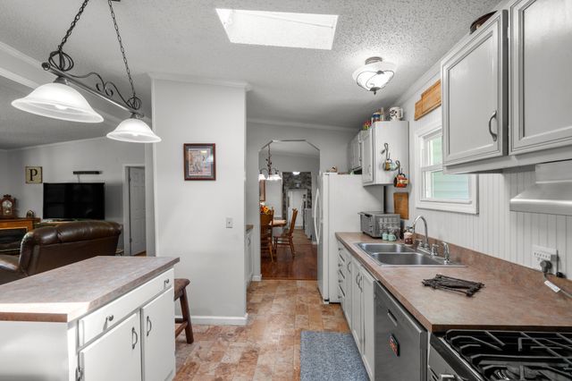 1431 Flatwood Rd, New Johnsonville, TN 37134