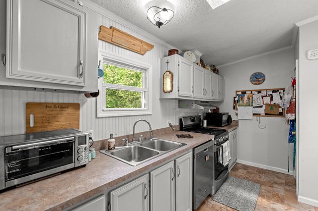1431 Flatwood Rd, New Johnsonville, TN 37134
