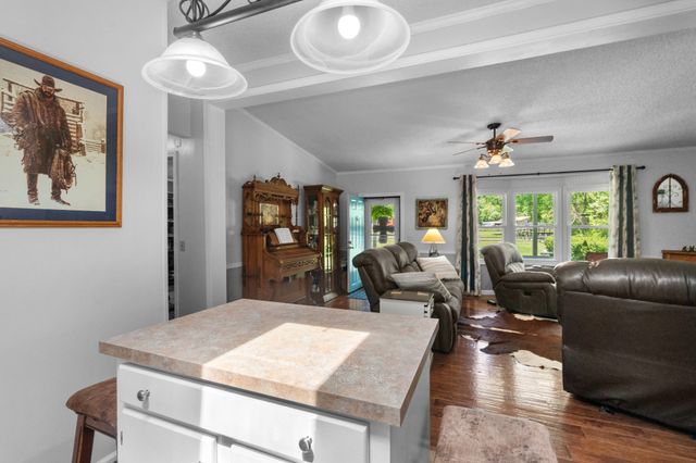 1431 Flatwood Rd, New Johnsonville, TN 37134