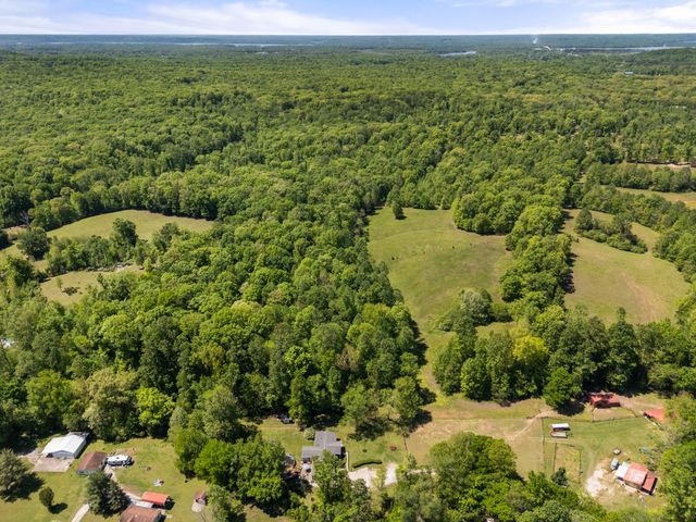 1431 Flatwood Rd, New Johnsonville, TN 37134