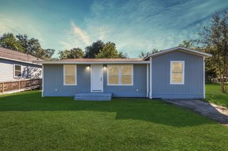 1112 8th Street A, Orange, TX 77630