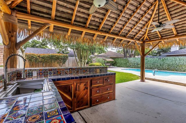 3004 Cloverdale Drive, League City, TX 77573