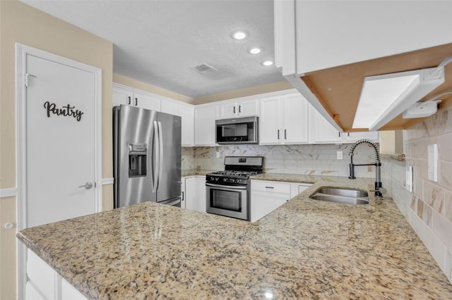 3004 Cloverdale Drive, League City, TX 77573