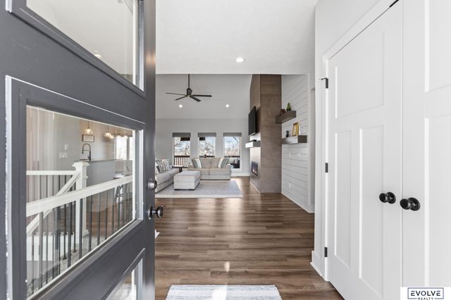 18128 Gretchen Avenue, Elkhorn, NE 68022