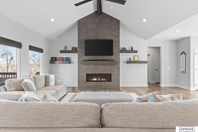 18128 Gretchen Avenue, Elkhorn, NE 68022