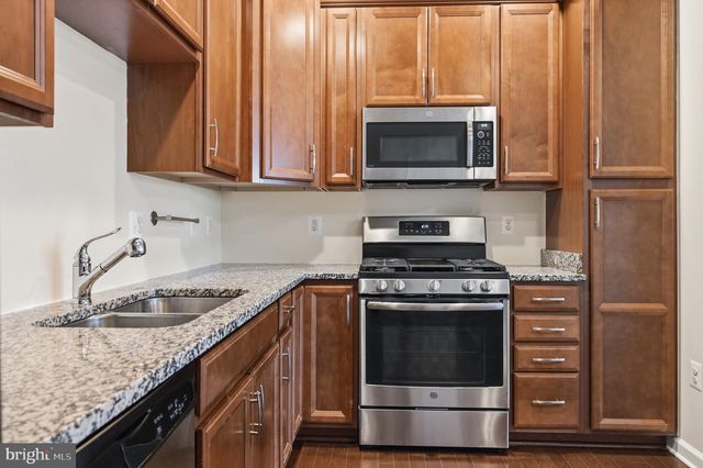 43053 THOROUGHFARE GAP TER, Ashburn, VA 20148