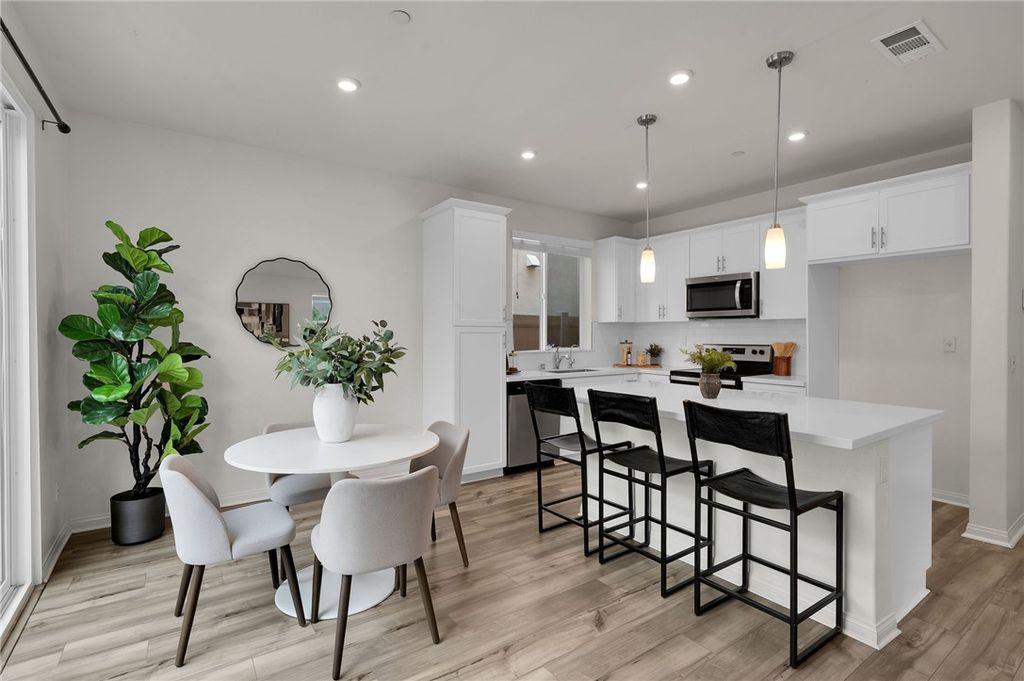 567 Enzo Street 84, Lake Elsinore, CA 92530 — photo 2