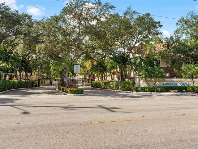 3400 Emerald Oaks Dr 801, Hollywood, FL 33021