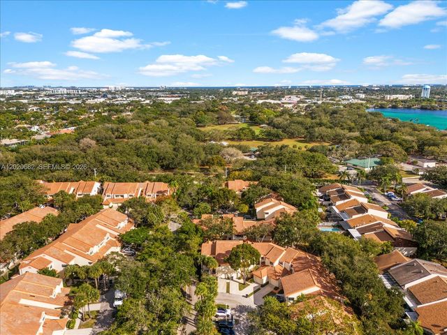 3400 Emerald Oaks Dr 801, Hollywood, FL 33021
