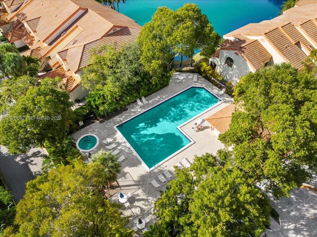 3400 Emerald Oaks Dr 801, Hollywood, FL 33021