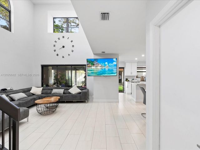 3400 Emerald Oaks Dr 801, Hollywood, FL 33021