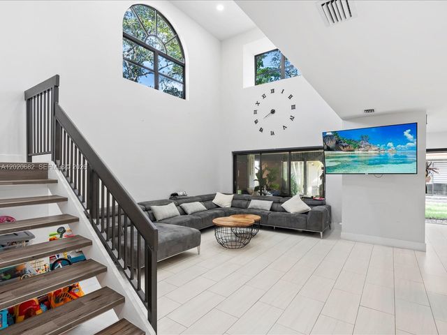 3400 Emerald Oaks Dr 801, Hollywood, FL 33021