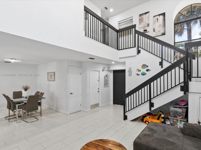 3400 Emerald Oaks Dr 801, Hollywood, FL 33021