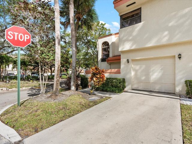 3400 Emerald Oaks Dr 801, Hollywood, FL 33021