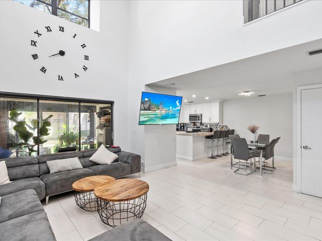 3400 Emerald Oaks Dr 801, Hollywood, FL 33021
