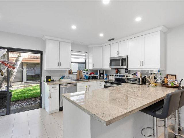 3400 Emerald Oaks Dr 801, Hollywood, FL 33021