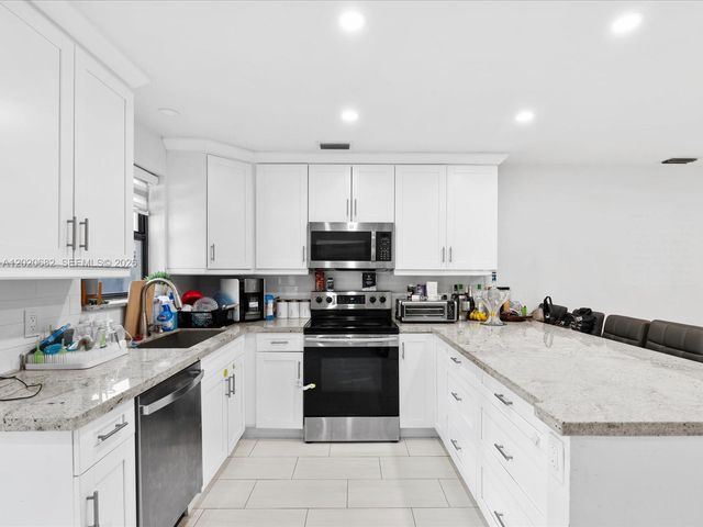 3400 Emerald Oaks Dr 801, Hollywood, FL 33021