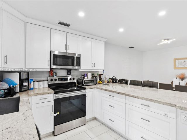 3400 Emerald Oaks Dr 801, Hollywood, FL 33021