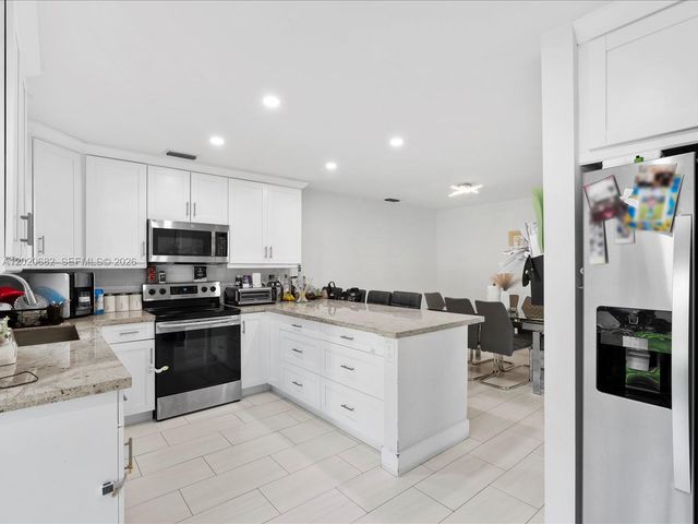 3400 Emerald Oaks Dr 801, Hollywood, FL 33021