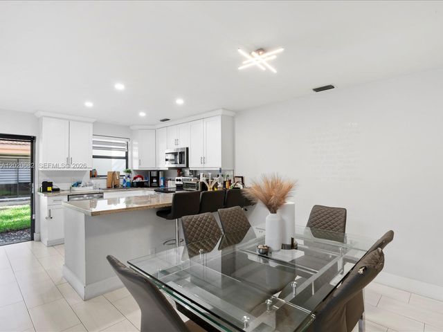 3400 Emerald Oaks Dr 801, Hollywood, FL 33021