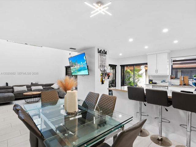 3400 Emerald Oaks Dr 801, Hollywood, FL 33021