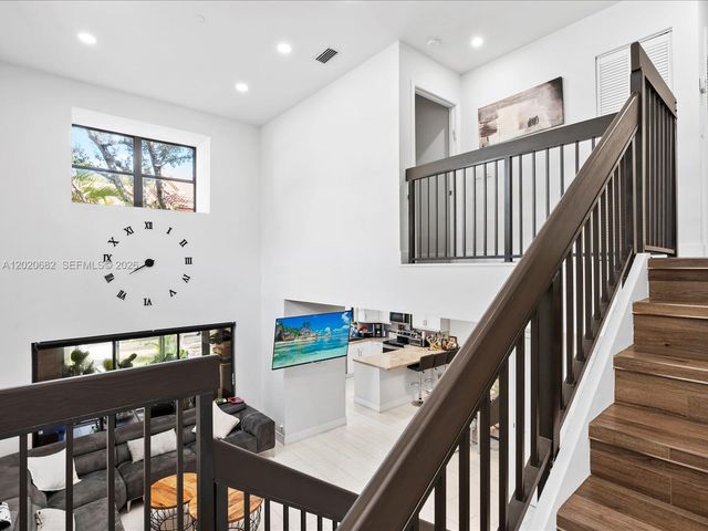 3400 Emerald Oaks Dr 801, Hollywood, FL 33021