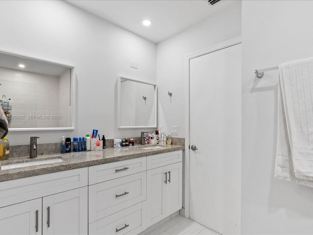 3400 Emerald Oaks Dr 801, Hollywood, FL 33021