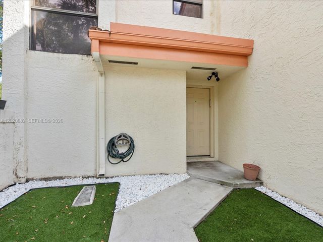 3400 Emerald Oaks Dr 801, Hollywood, FL 33021