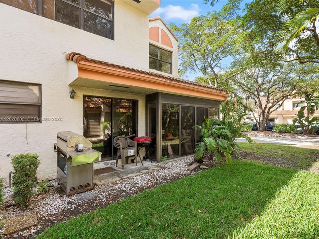 3400 Emerald Oaks Dr 801, Hollywood, FL 33021