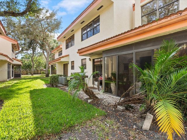3400 Emerald Oaks Dr 801, Hollywood, FL 33021